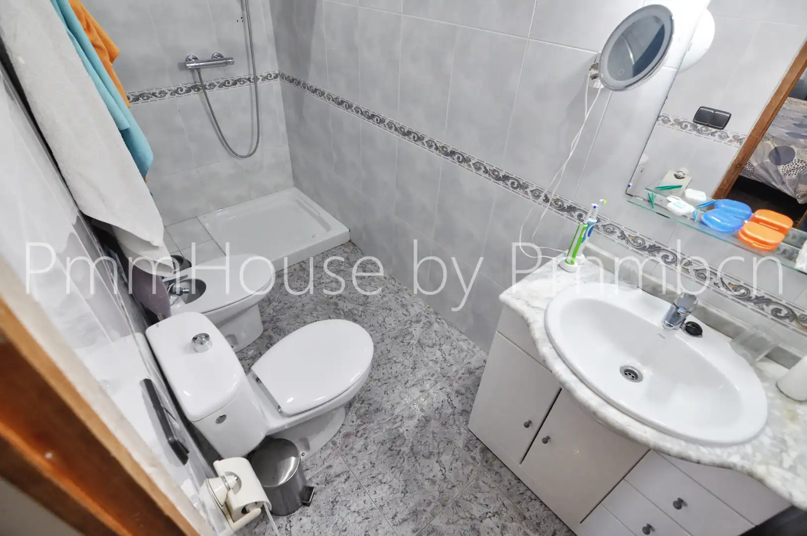 Badezimmer von Gebäude zum Verkauf in Gavà