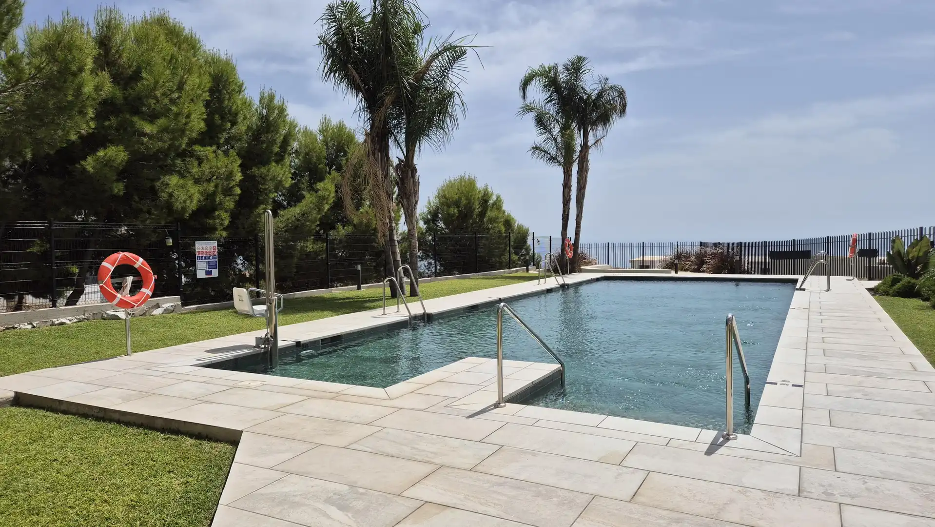 Piscina de Àtic de lloguer en Benalmádena amb Aire condicionat, Calefacció i Jardí privat