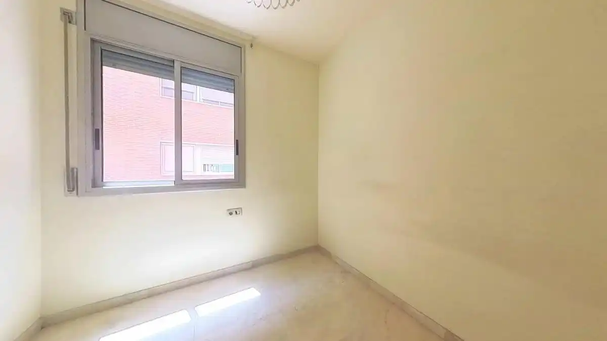 Dormitori de Apartament en venda en Sabadell amb Balcó