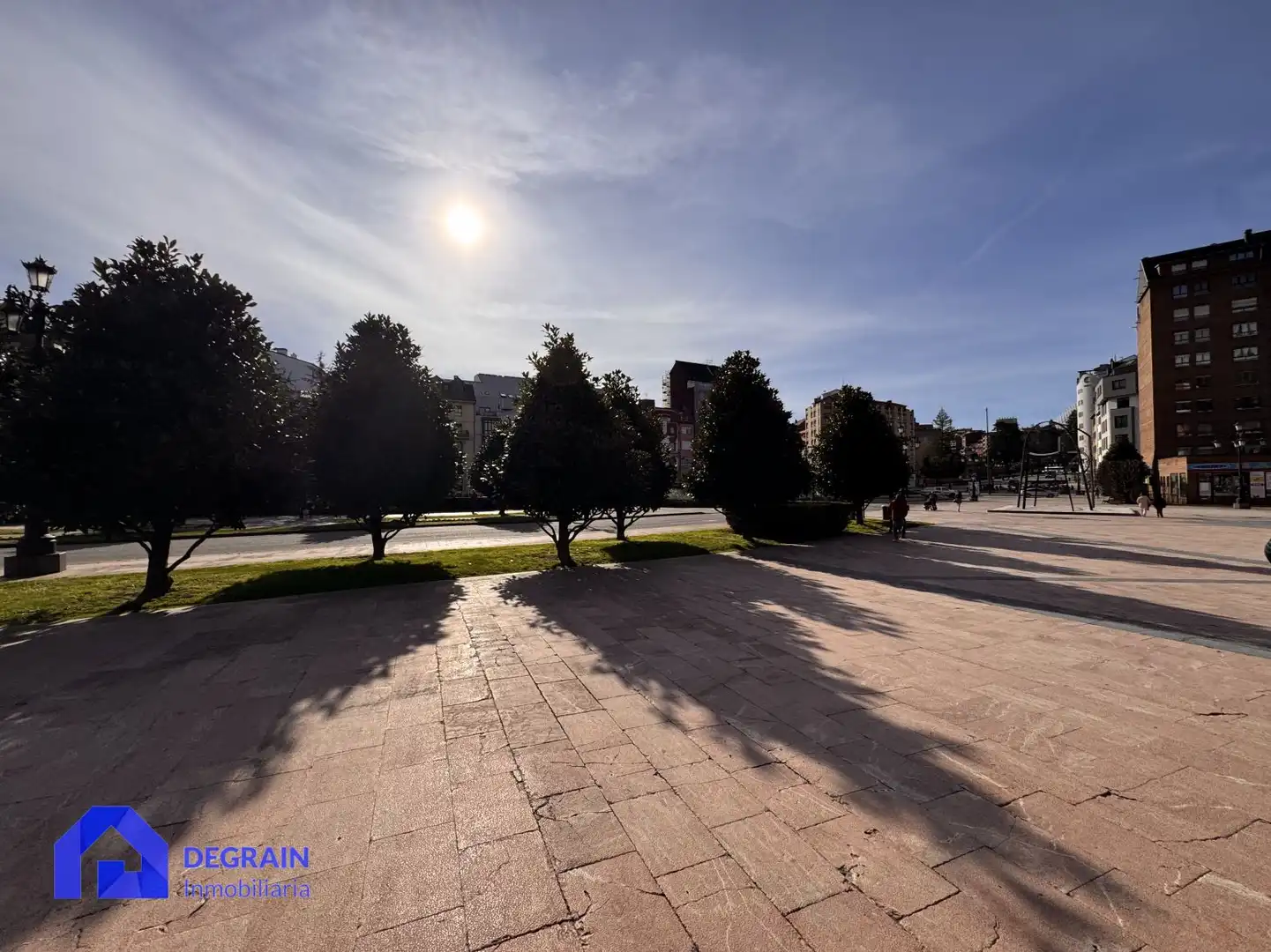 Vista exterior de Pis en venda en Oviedo  amb Traster