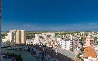 Vista exterior de Pis en venda en Empuriabrava amb Aire condicionat i Balcó