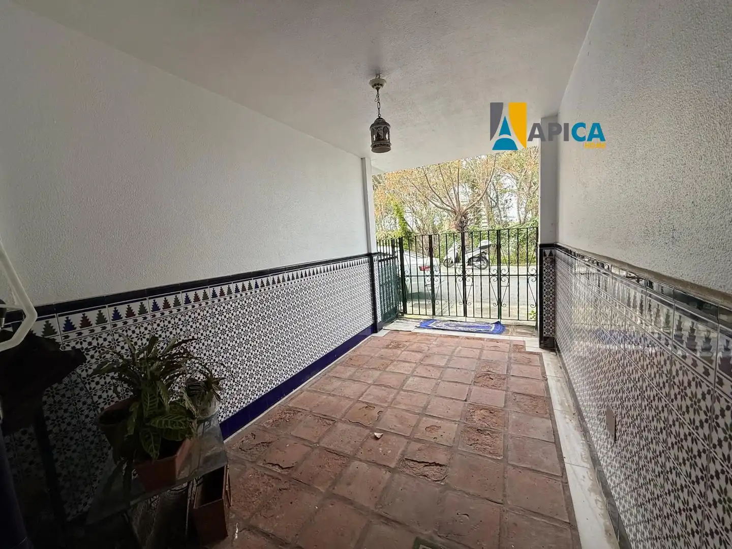 Vista exterior de Casa adosada en venta en Algeciras con Aire acondicionado, Calefacción y Terraza