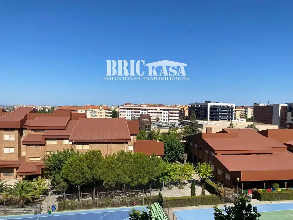 Außenansicht von Dachboden zur Miete in Cáceres mit Heizung, Terrasse und Möbliert