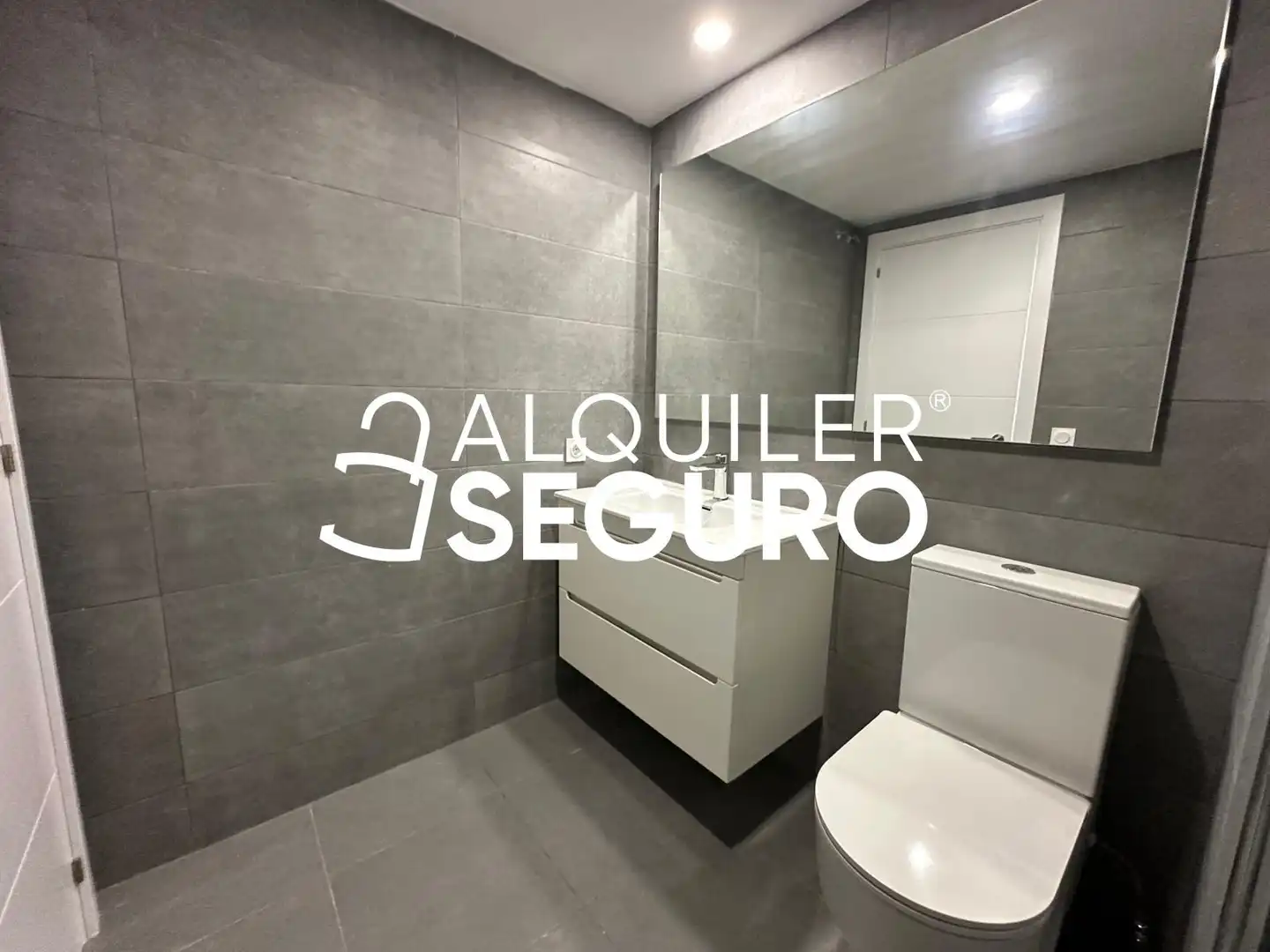 Baño de Piso de alquiler en Valencia con Aire acondicionado, Terraza y Trastero