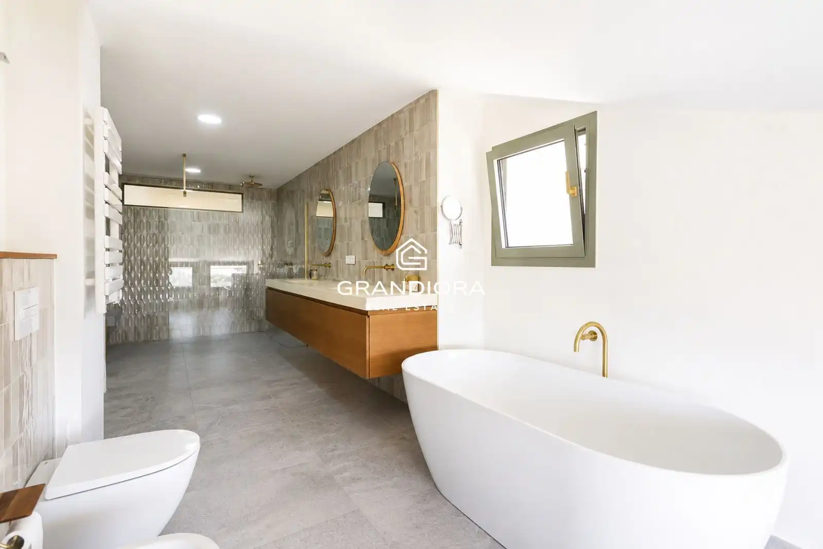 Bathroom of Houses for rent in Cabrils  with Air Conditioner, Heating and Storage room