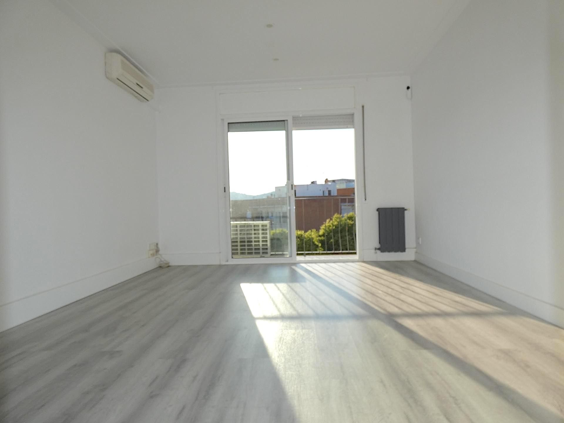 Dormitori de Apartament en venda en Sant Feliu de Guíxols amb Calefacció, Parquet i Balcó