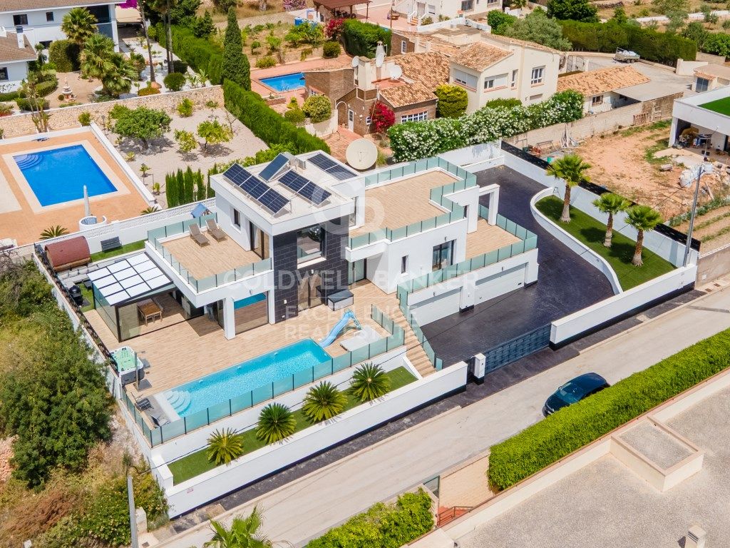Vista exterior de Casa o xalet en venda en Calpe / Calp amb Aire condicionat, Terrassa i Piscina