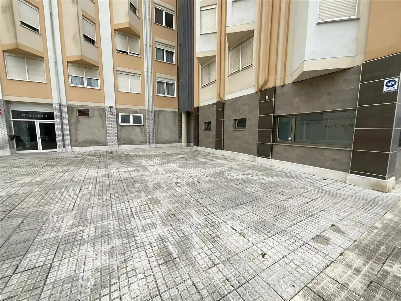 Commercial properties for sale in KRYSTAL PARC.PEÑA ROCIAS URB. BEZANA LAGO UAU-1 C/, Bezana - Prezanes