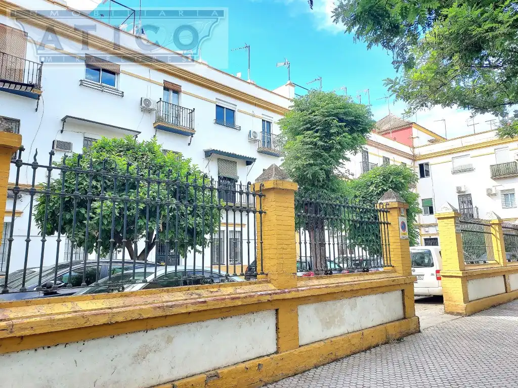 Vista exterior de Piso en venta en  Sevilla Capital