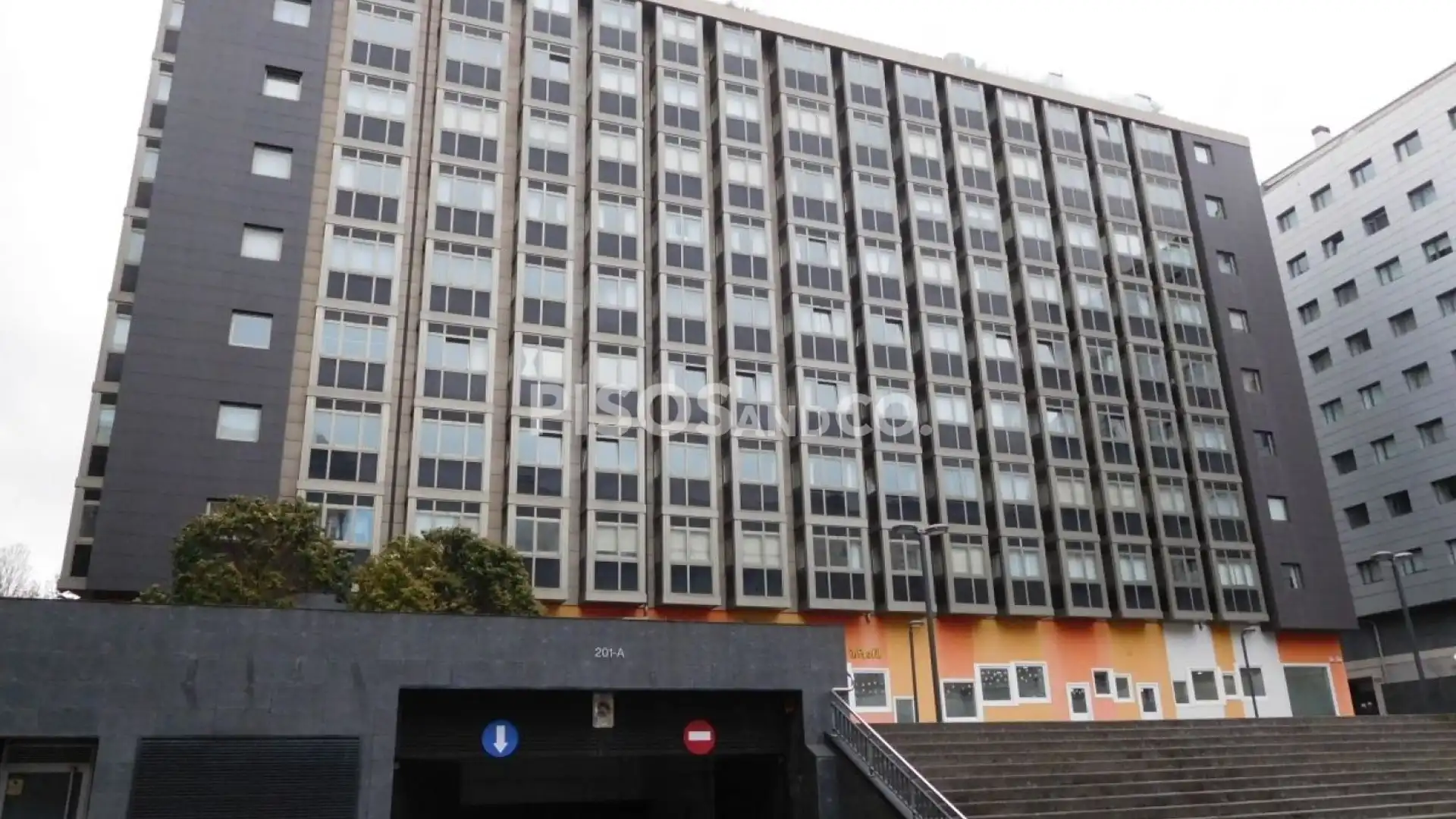 Vista exterior de Pis de lloguer en A Coruña Capital  amb Calefacció, Traster i Moblat