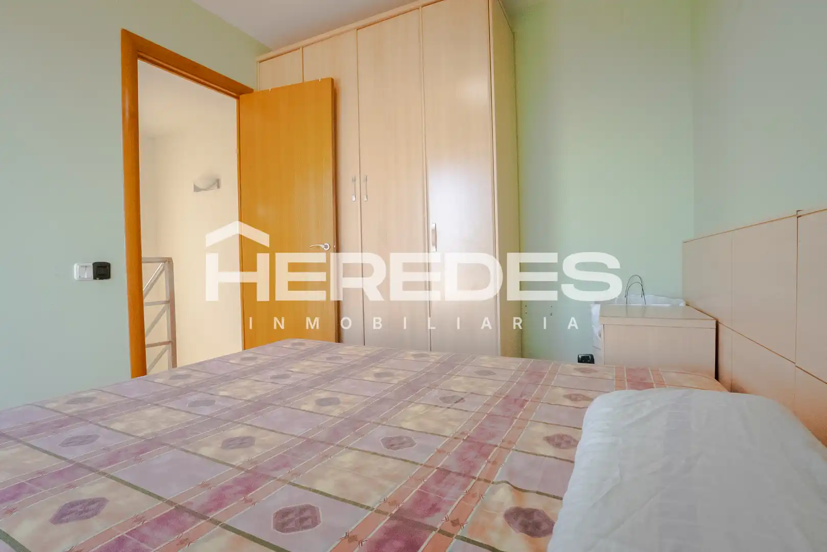 Habitación de Casa o chalet en venta en Torrelles de Llobregat con Calefacción, Jardín privado y Terraza