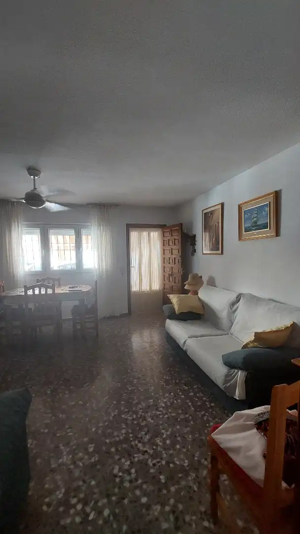 Wohnzimmer von Einfamilien-Reihenhaus zum Verkauf in La Manga del Mar Menor mit Klimaanlage, Heizung und Terrasse