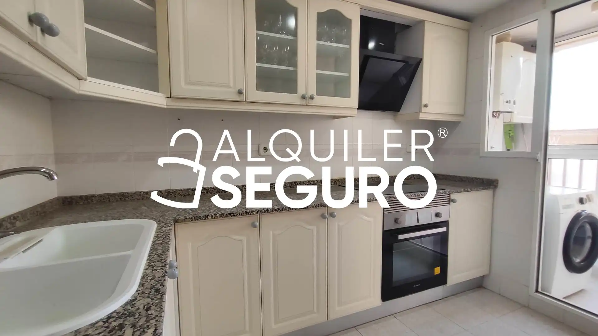 Cuina de Pis de lloguer en Valencia amb Aire condicionat i Terrassa