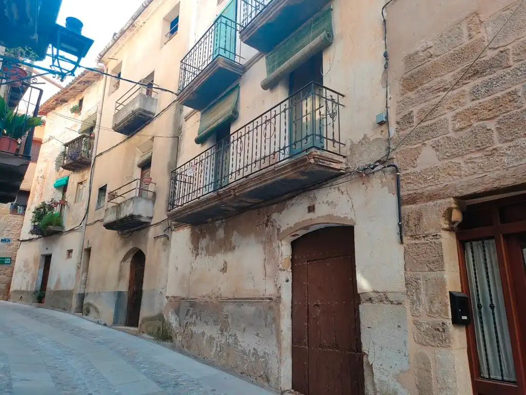 Casa rústica amb terrassa en venda a Valderrobres