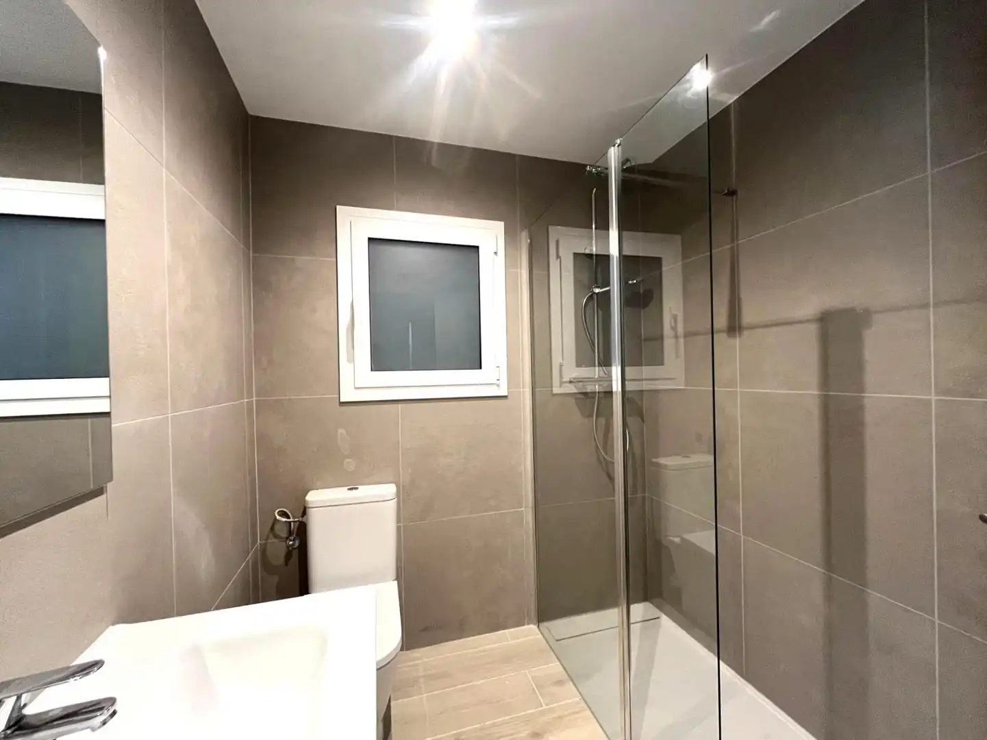 Baño de Oficina de alquiler en Barcelona con Aire acondicionado y Calefacción