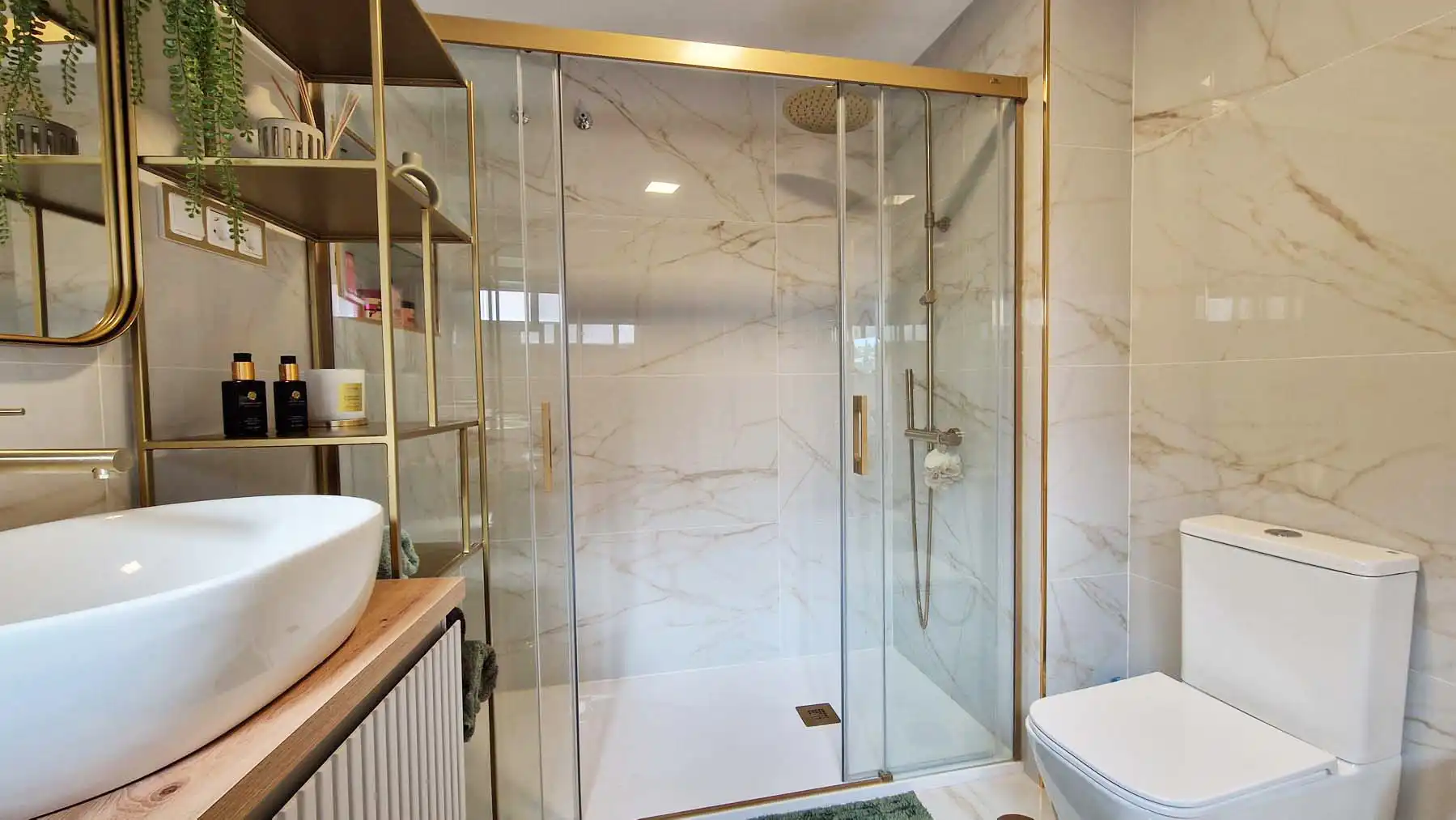 Baño de Ático en venta en Benalmádena con Aire acondicionado, Calefacción y Terraza
