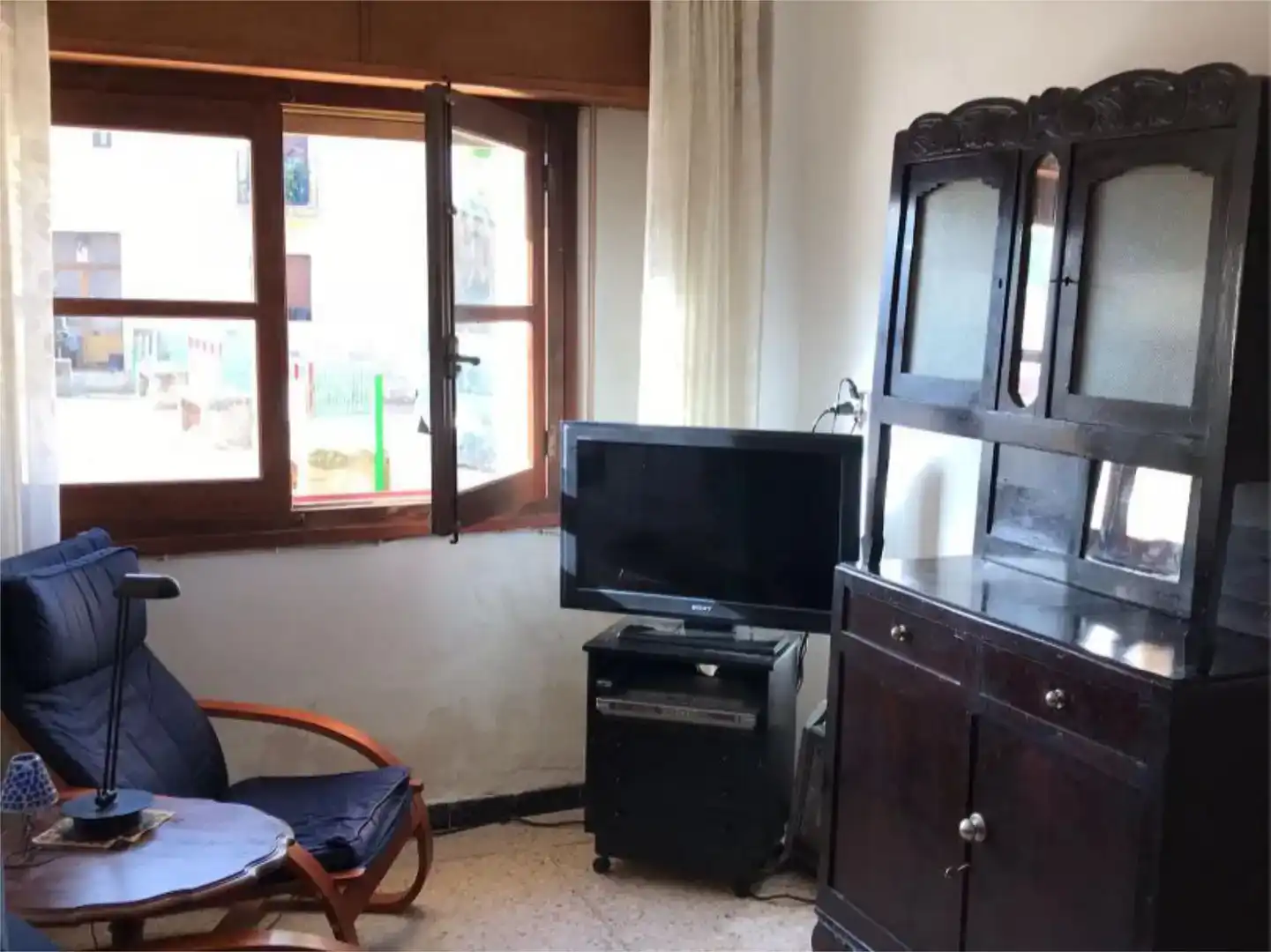 Sala d'estar de Casa adosada en venda en Fuentepinilla amb Moblat i Balcó