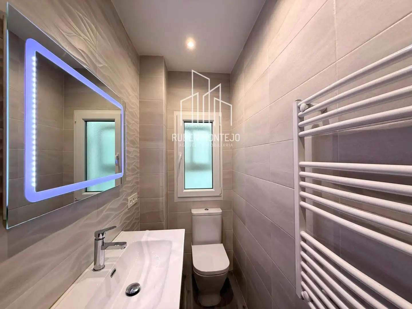 Bathroom of Flat for rent in Salamanca  with Heating, Terrace and Storage room