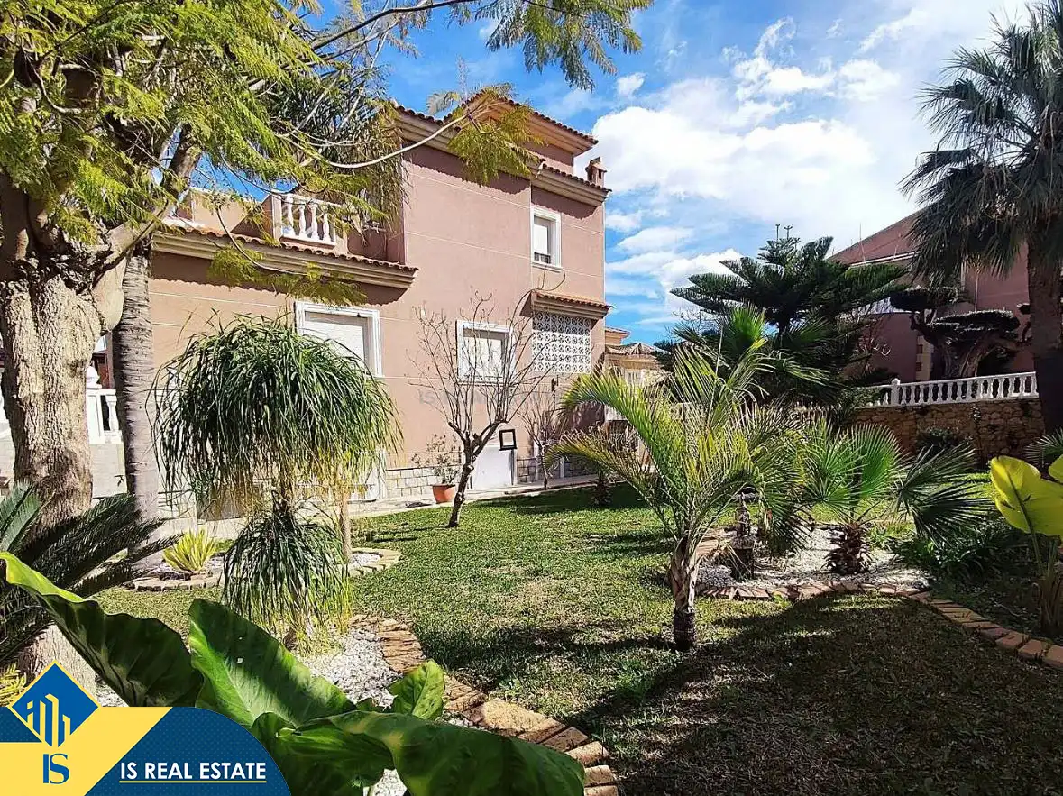 Chalet con piscina en venta en Los Balcones - Los Altos, imagen 48