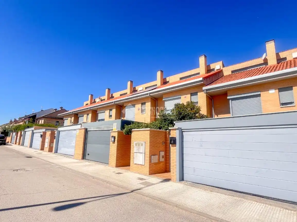 Casa aparellada amb piscina en venda a La Dehesa - El Pinar, imagen 11