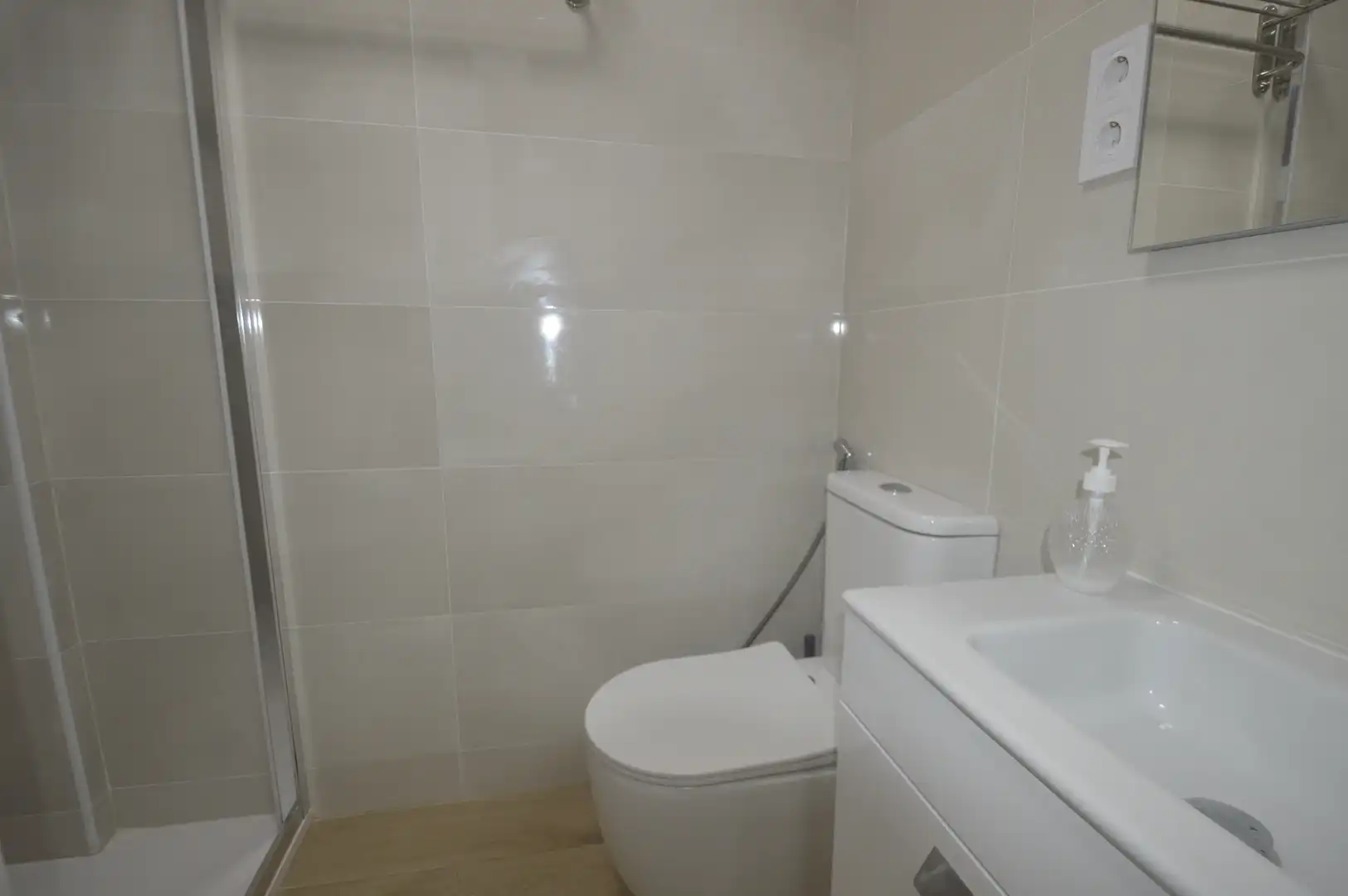 Bathroom of Study for rent in Benalmádena  with Air Conditioner, Terrace and Furnished