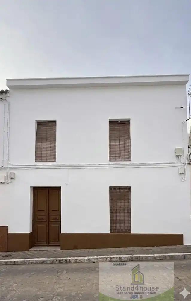 Vista exterior de Casa adosada en venda en Gibraleón amb Terrassa i Traster