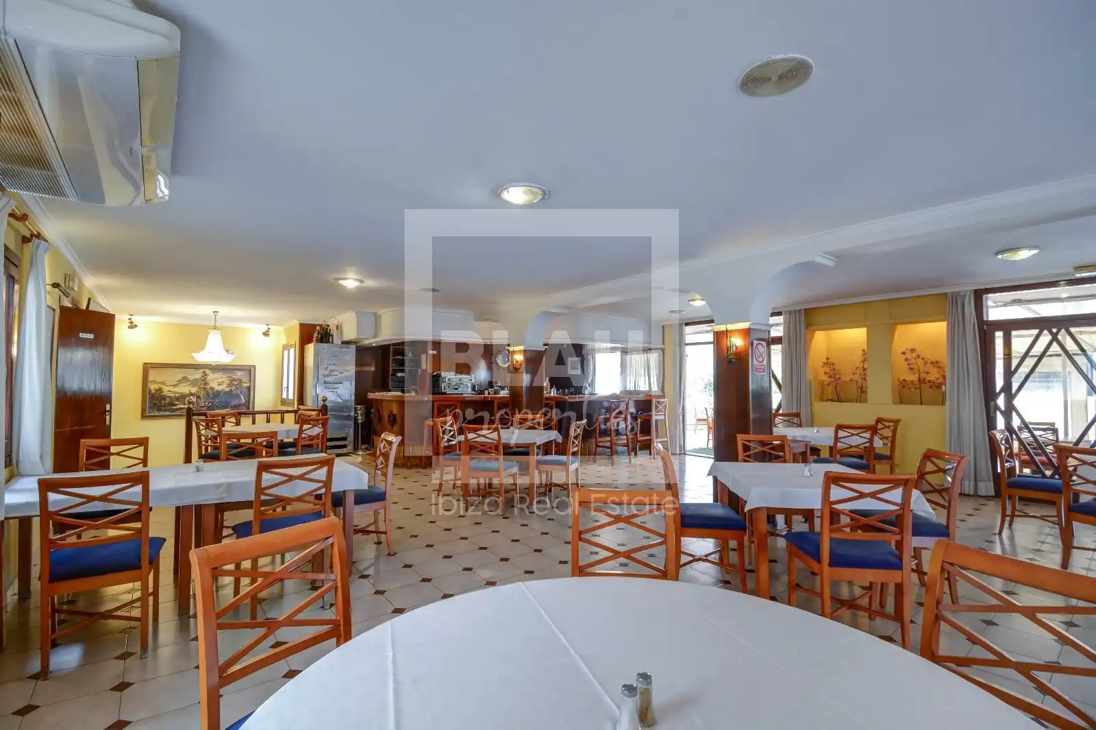 Local en venta en Sant Josep de sa Talaia con Aire acondicionado, Terraza y Amueblado
