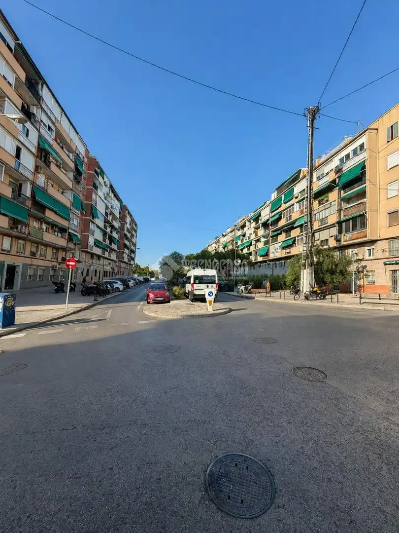 Außenansicht von Geschaftsraum zur Miete in Madrid mit Alarm