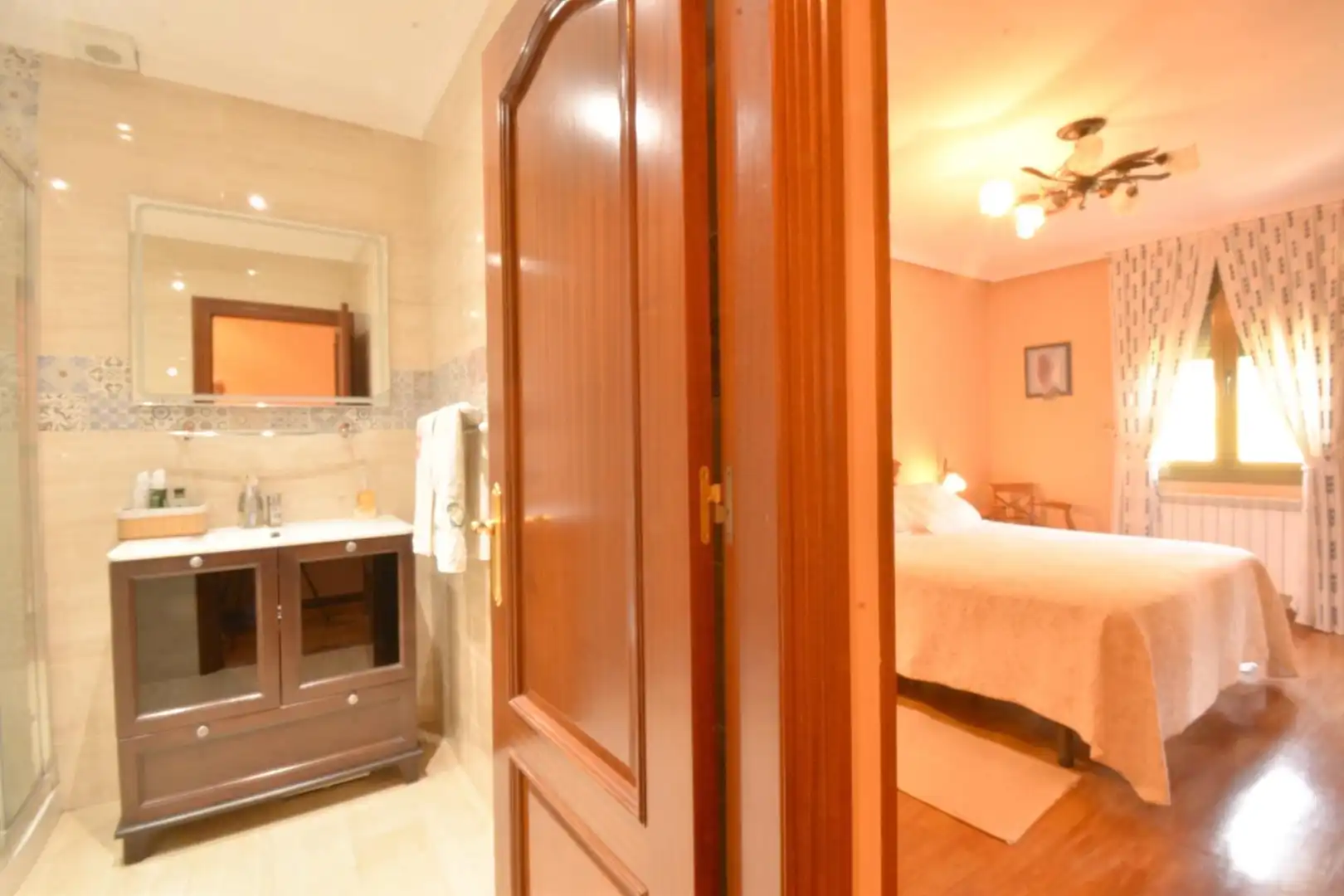 Habitación de Casa o chalet en venta en Oviedo  con Calefacción