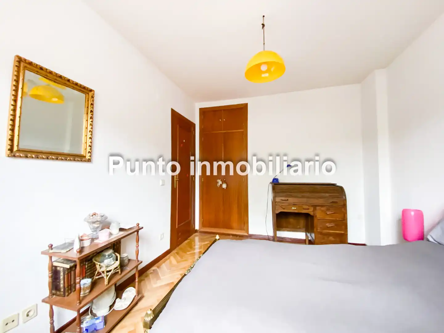 Sala d'estar de Casa adosada en venda en Valladolid amb Calefacció, Jardí privat i Parquet