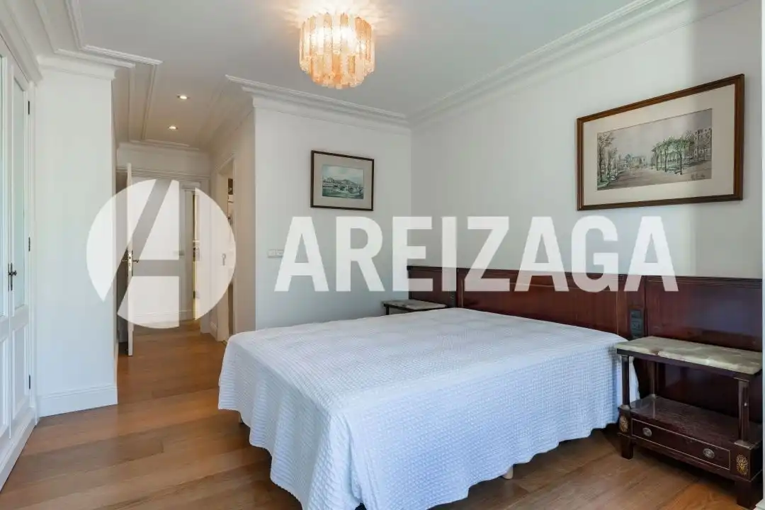 Bedroom of Flat for sale in Donostia - San Sebastián   with Air Conditioner, Heating and Terrace