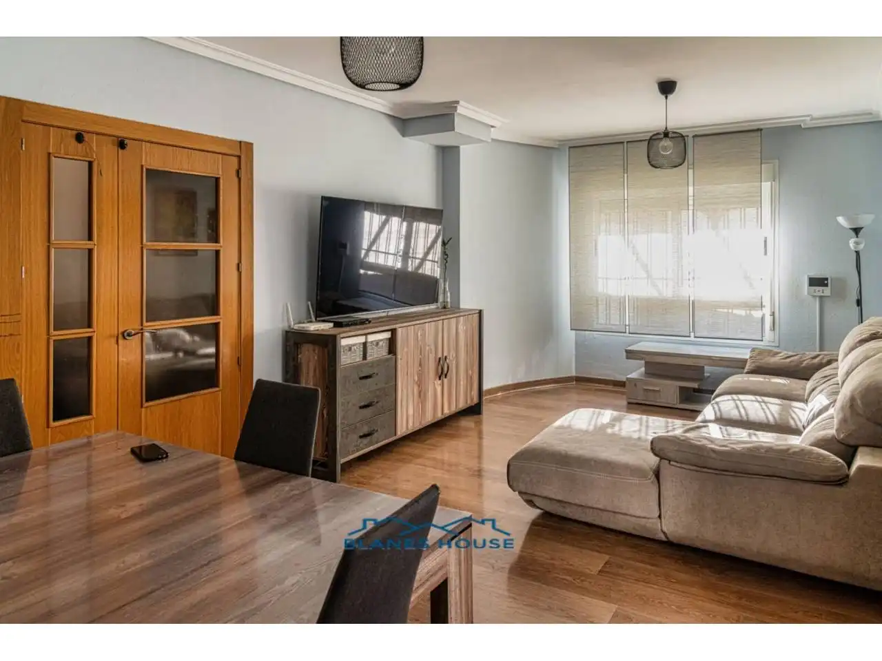 Sala d'estar de Casa adosada en venda en Huércal de Almería amb Aire condicionat, Jardí privat i Moblat