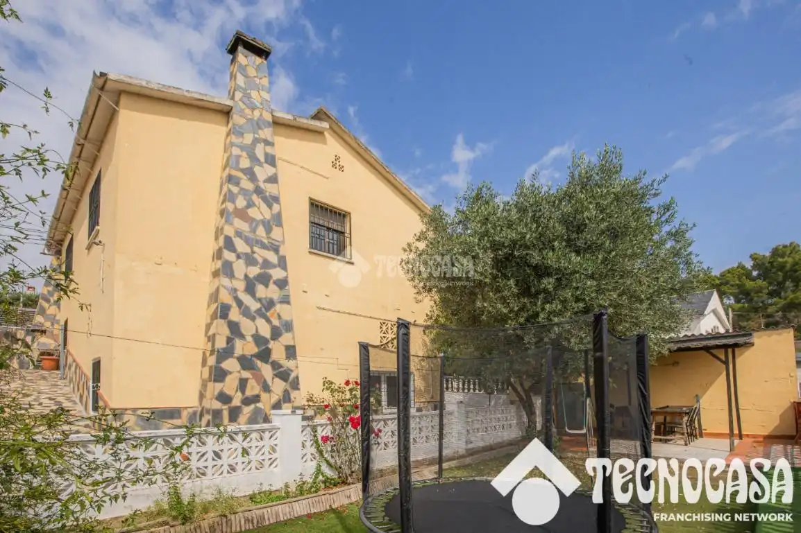 Vista exterior de Casa o xalet en venda en Rubí amb Calefacció
