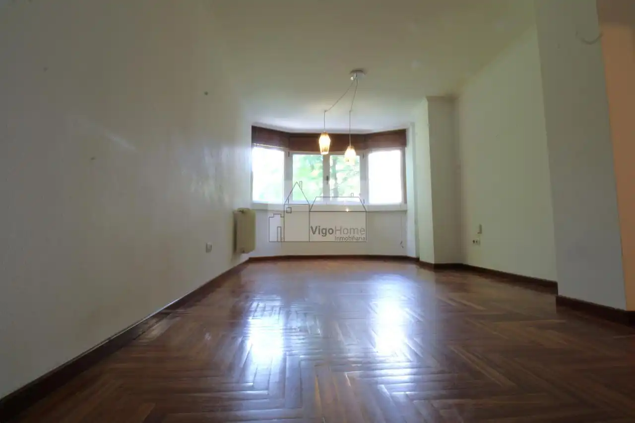 Living room of Flat for rent in Vigo   with Heating, Parquet flooring and Storage room
