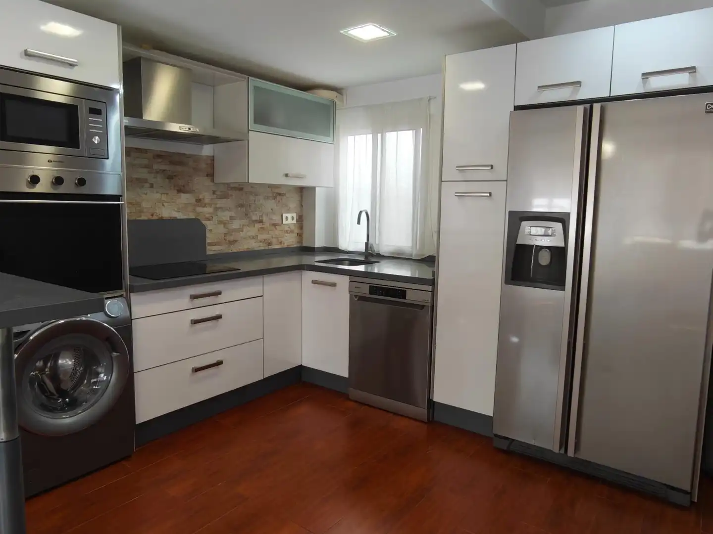 Cocina de Apartamento de alquiler en Sevilla con Aire acondicionado, Calefacción y Amueblado