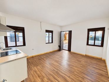 Bajo en venta en Travesía REY