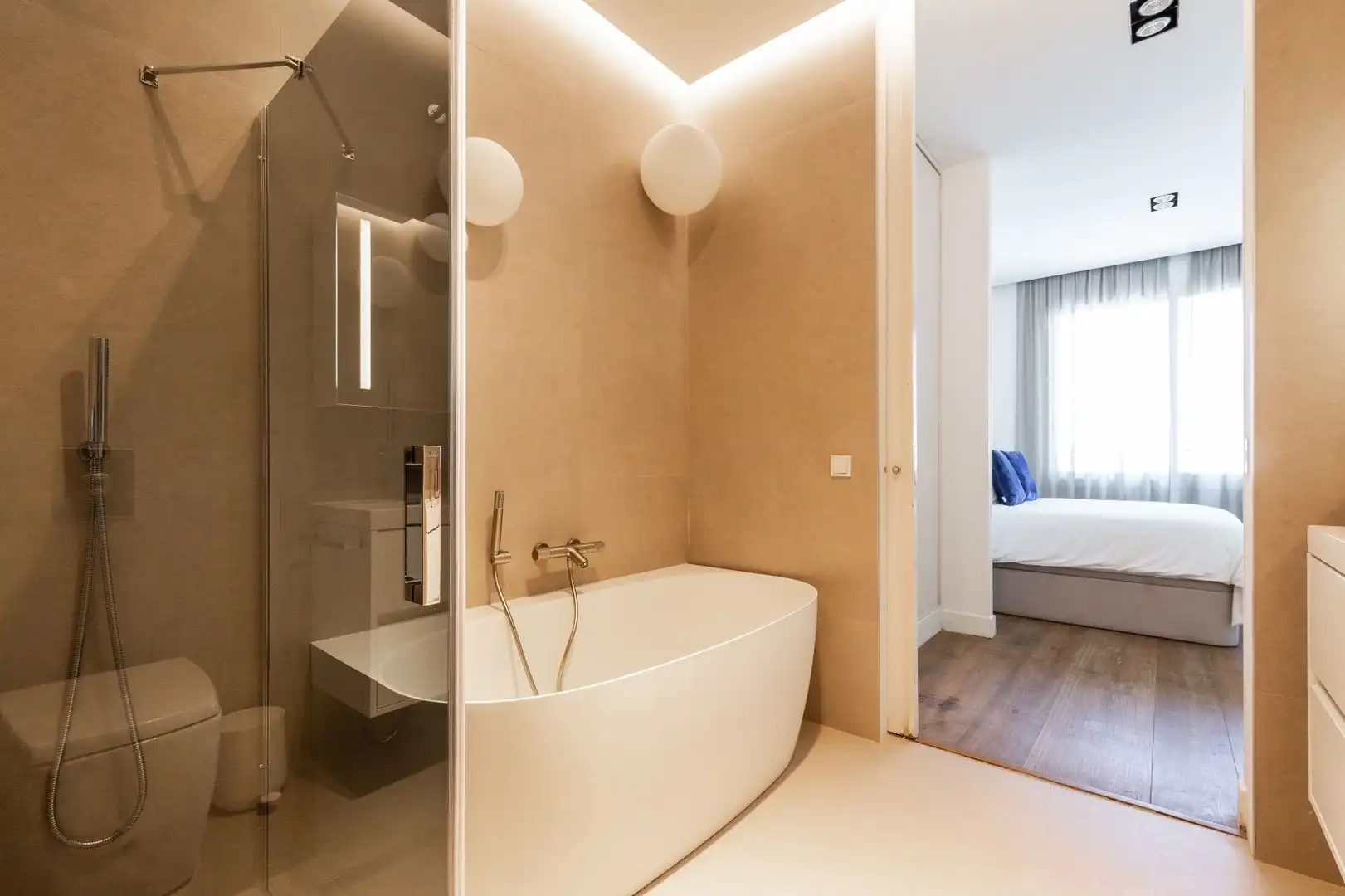 Bathroom of Attic for rent in Madrid  with Air Conditioner, Heating and Terrace