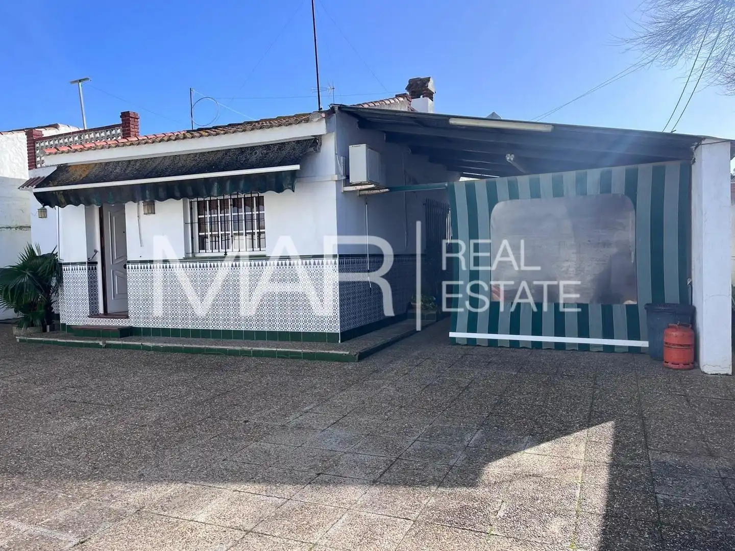 Vista exterior de Casa o chalet en venta en Chiclana de la Frontera