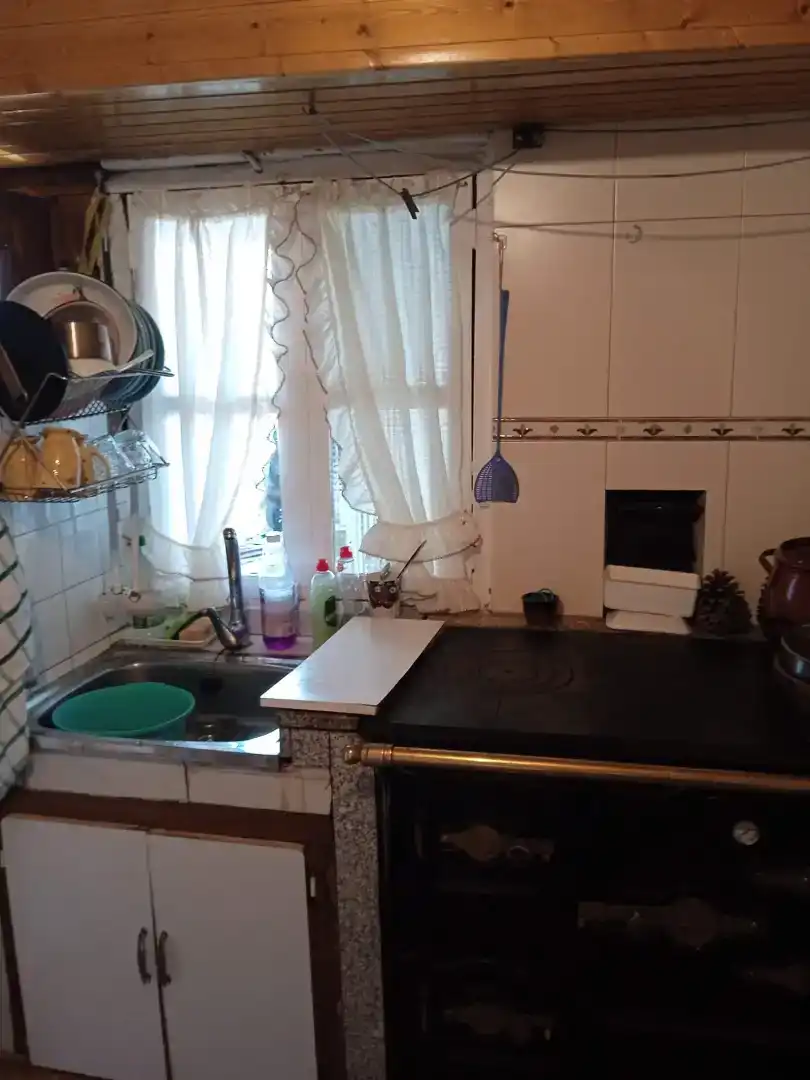 Cuina de Casa adosada en venda en Oencia amb Moblat, Forn i Rentadora