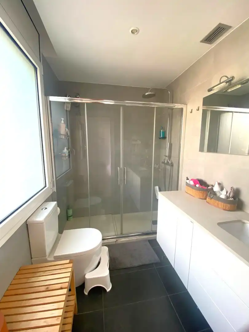 Badezimmer von Haus oder Chalet zum Verkauf in Sant Vicenç de Montalt mit Klimaanlage, Heizung und Privatgarten