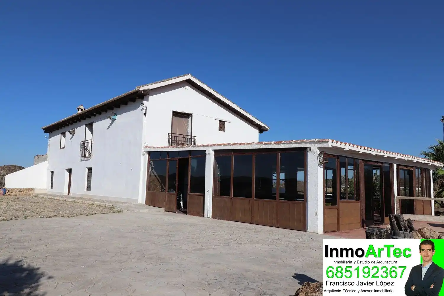 Vista exterior de Finca rústica en venda en Loja amb Jardí privat, Terrassa i Traster