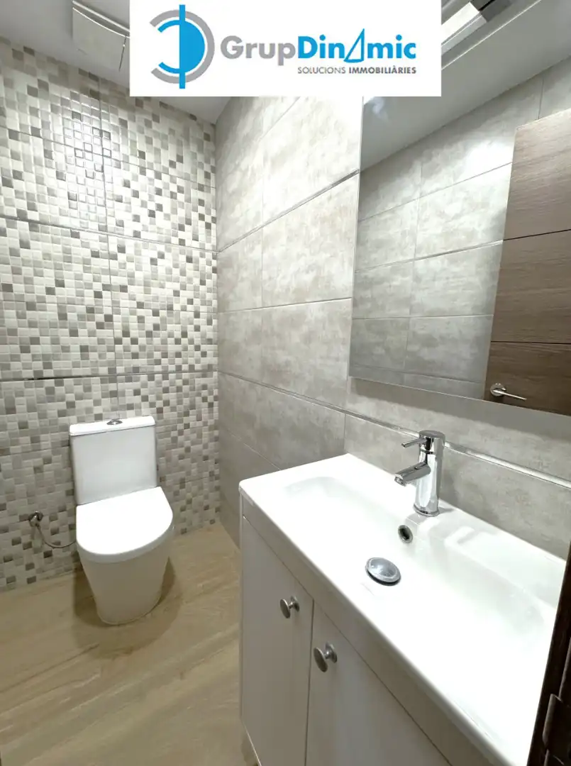 Bathroom of Flat for sale in Palamós  with Air Conditioner, Heating and Parquet flooring