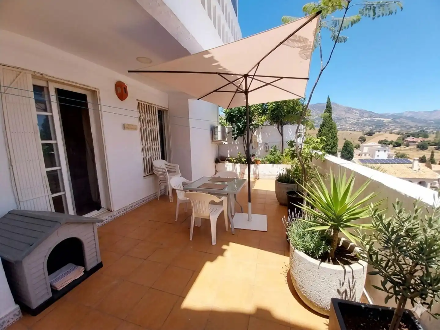 Terrasse von Einfamilien-Reihenhaus zum Verkauf in Mijas mit Klimaanlage, Heizung und Terrasse