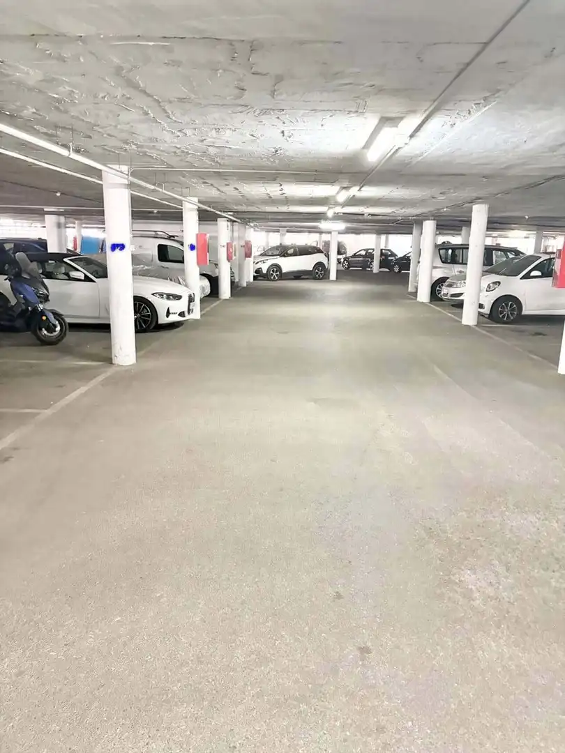 Parking de Piso en venta en Alicante / Alacant con Aire acondicionado, Trastero y Piscina