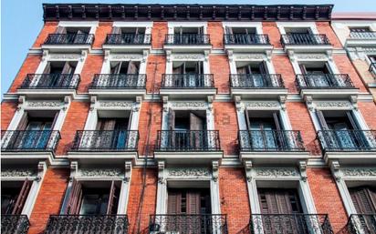 Außenansicht von Wohnung zum verkauf in  Madrid Capital mit Klimaanlage und Balkon
