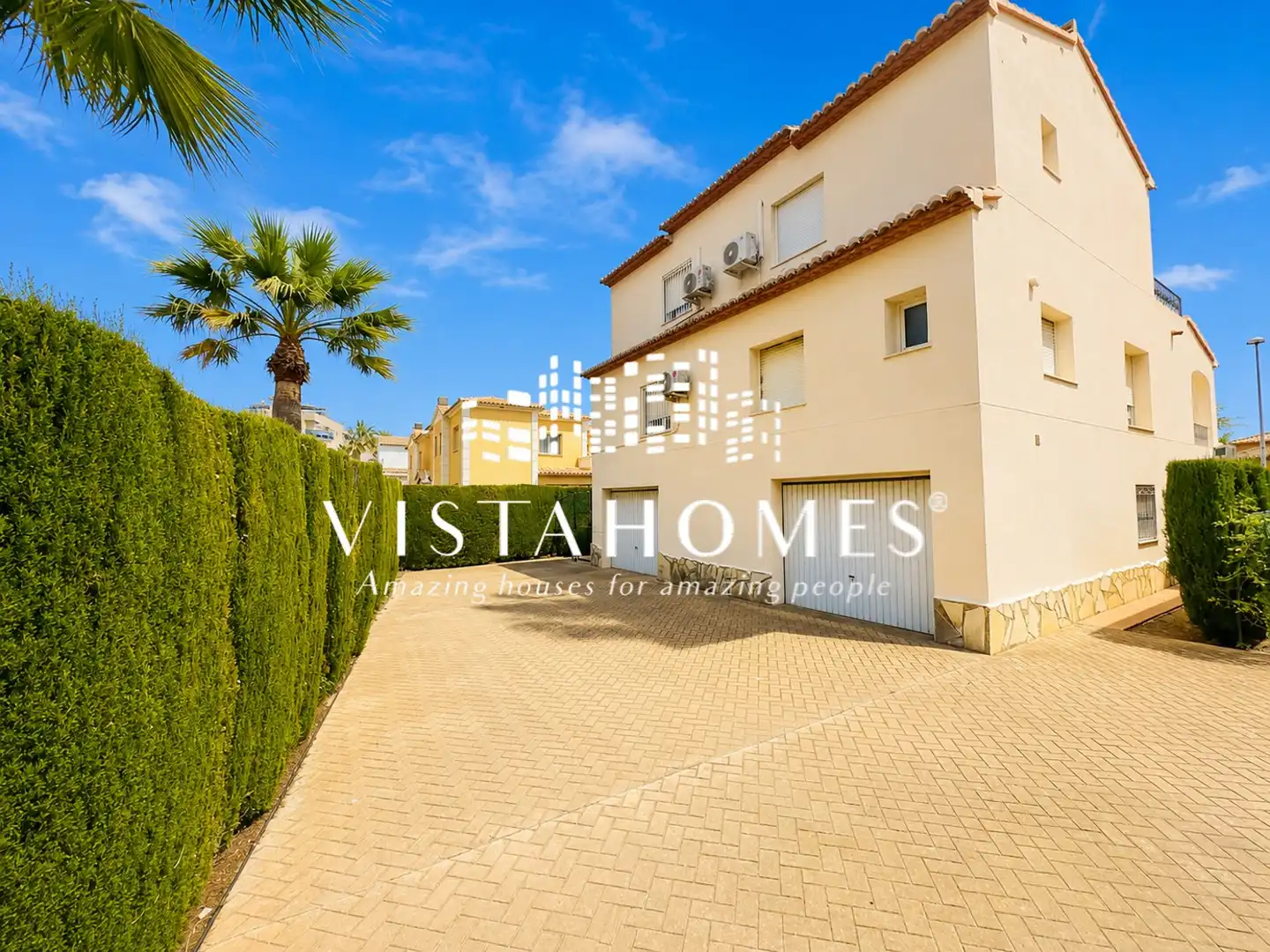 Exterior view of Detached homes for sale in Oliva  with Air Conditioner, Heating and Storage room
