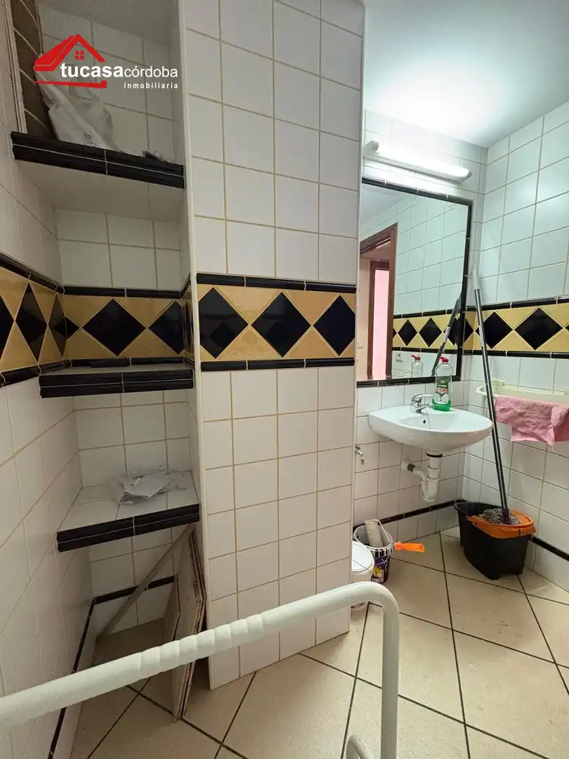 Baño de Local en venta en Córdoba con Aire acondicionado