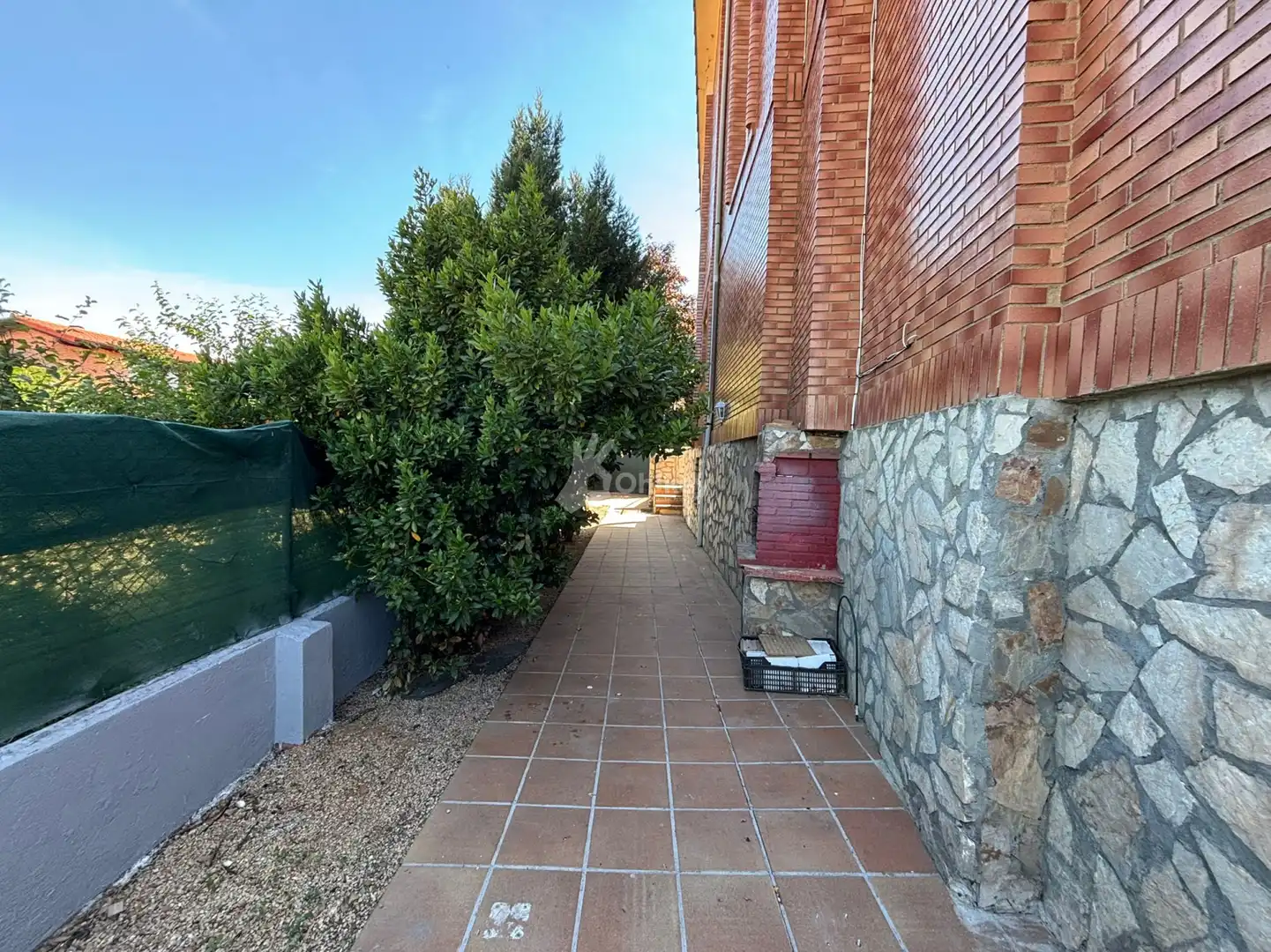 Garden of Houses for sale in Onzonilla  with Heating, Parquet flooring and Swimming Pool