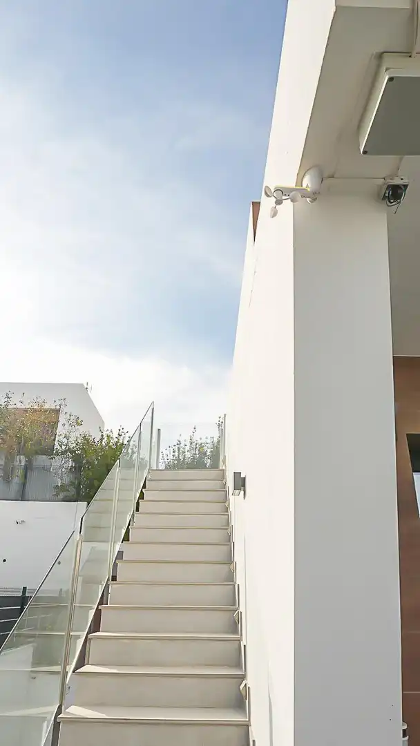 Vista exterior de Casa o xalet de lloguer en Finestrat amb Aire condicionat, Calefacció i Jardí privat