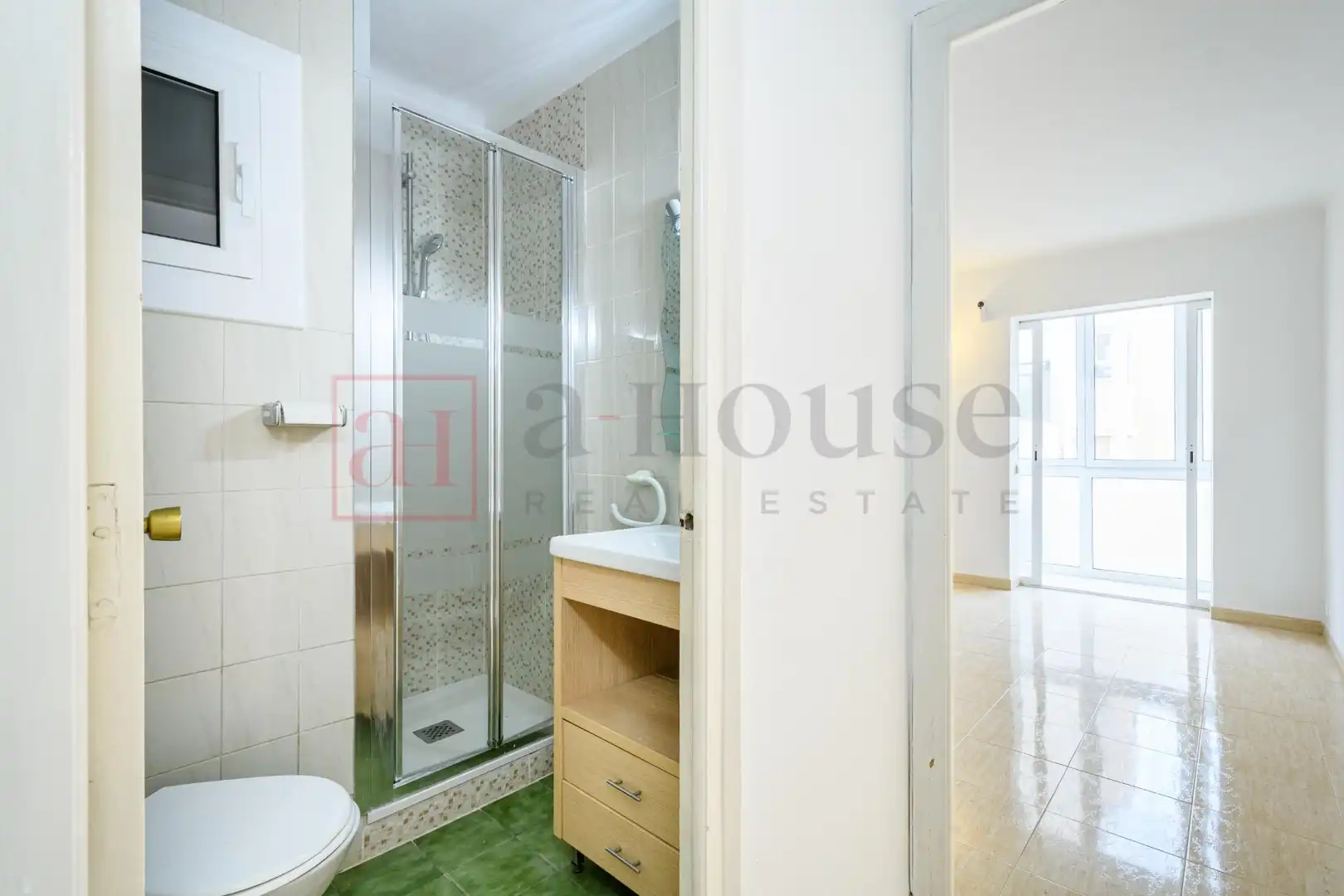 Baño de Piso en venta en Barcelona con Trastero y Balcón